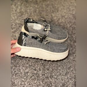 Women's Wendy Hey Dude Peak Woven Size 5